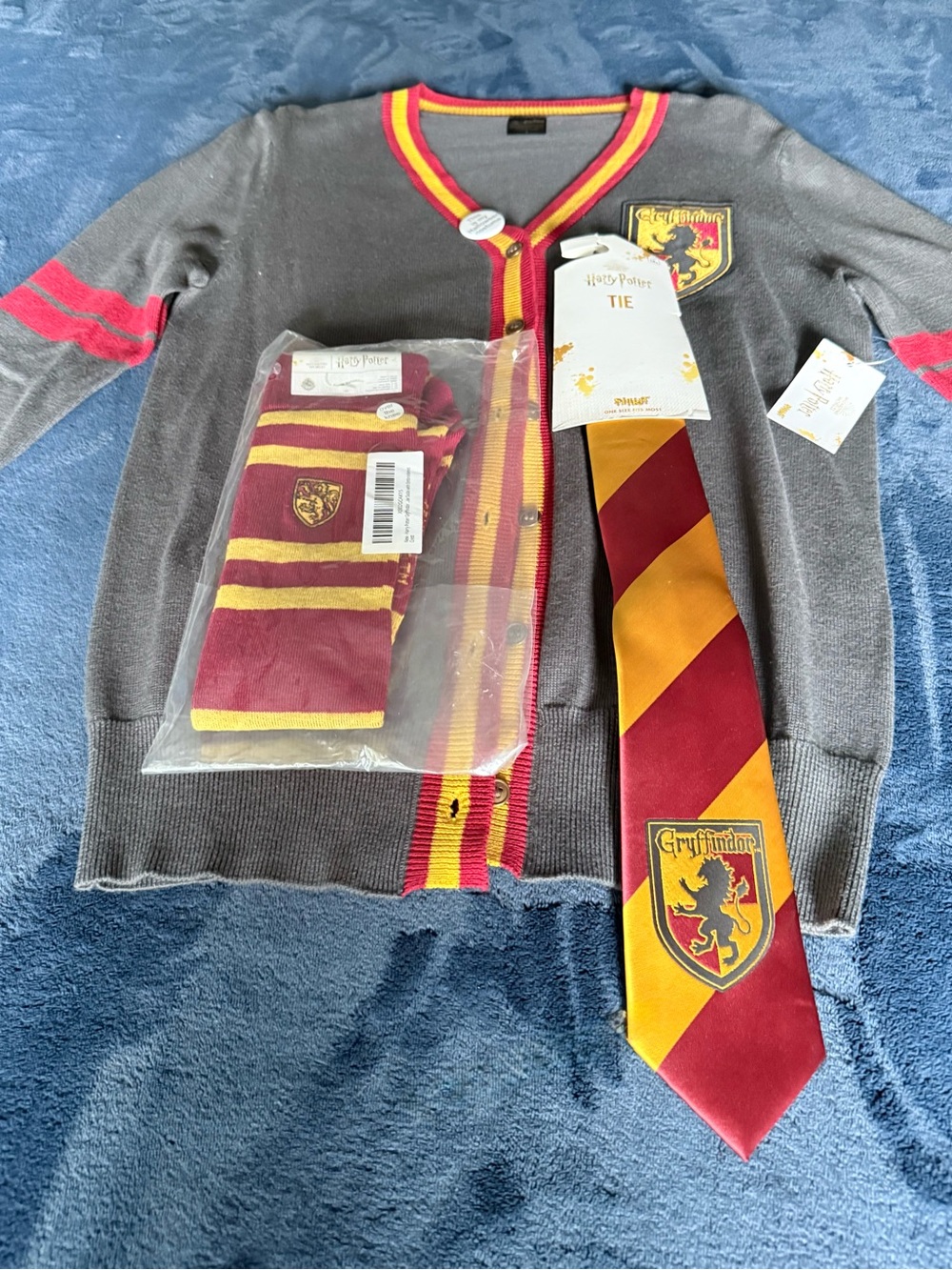NWT Harry Potter Gryffindor 3 Piece Wizarding World Cardigan S Tie Socks Cosplay